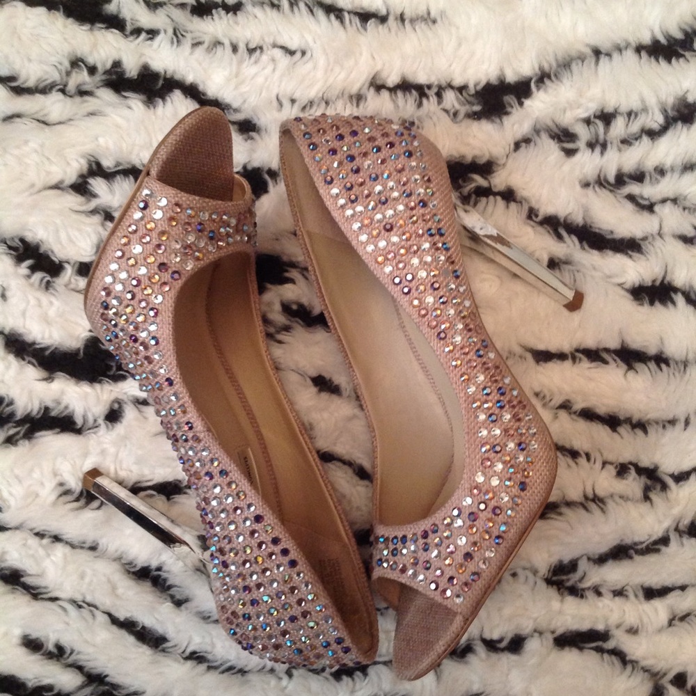 Inc studded pumps